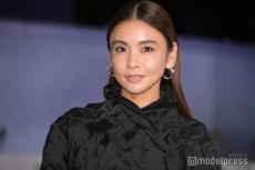 滝沢眞規子、自宅の豪華クリスマスツリー公開「お家レベルじゃない」「高級感すごい」の声