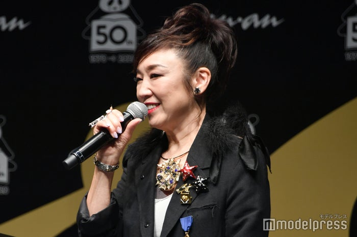 松任谷由実、夫との2ショット公開 誕生日祝福投稿に反響「理想の夫婦」「素敵」