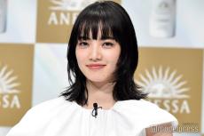 小松菜奈、センター分け×スーパーロングヘア・鼻ピで雰囲気ガラリ「別人みたい」「異次元の美しさ」