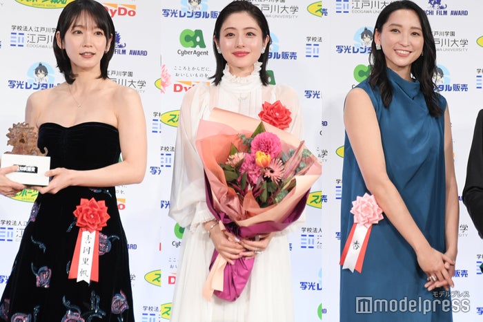 石原さとみはシースルー、吉岡里帆は美谷間のぞくベアトップ…授賞式で個性際立つドレス姿【第49回報知映画賞】