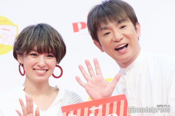 南明奈＆濱口優夫妻、ペアルックでディズニー満喫「ラブラブ」「理想の夫婦」と反響