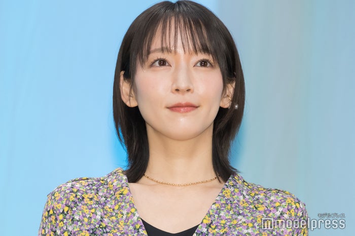 吉岡里帆、美デコルテちらりのドレス姿 パスポート紛失で起きた悲劇明かす「思い出まるっと失うよ」【ファーストキス　1ST KISS】