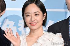 井上真央、白ドレス姿で美脚披露 天然ぶり明かされる【サンセット・サンライズ】