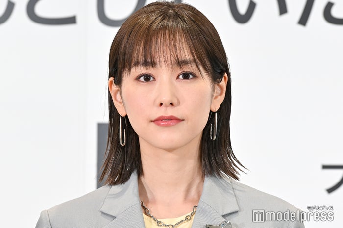 桐谷美玲「マッサージを頑張ってる」ミニ丈×黒タイツで美脚披露「努力の賜物」「参考にしたい」と反響続々