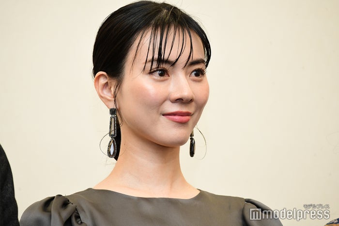 安座間美優「とあるアクシデントで」心機一転の新ヘア披露＆お茶目な注意喚起も話題「嘘みたいな話」「びっくり」の声