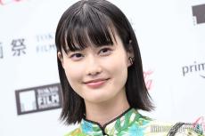 橋本愛、金髪×日焼けメイクで雰囲気ガラリ「お人形みたい」「透明感すごい」の声