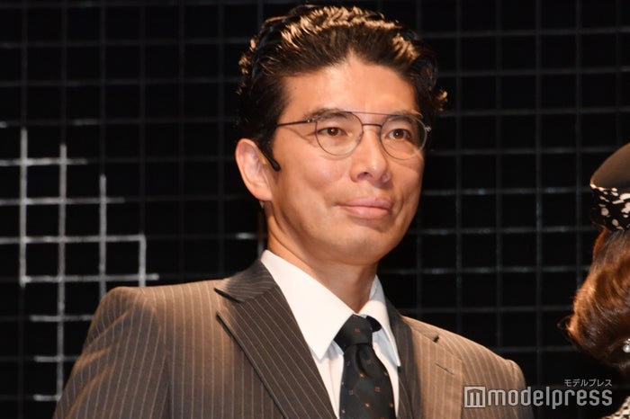 片桐仁、次男撮影で妻と密着 結婚記念日ショットに「理想の夫婦」「可愛すぎる」と反響