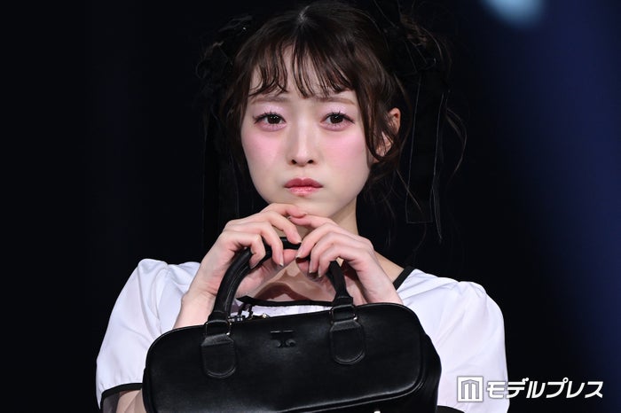 CUTIE STREET梅田みゆ、上品ガーリーなモノトーンコーデ 可愛らしい