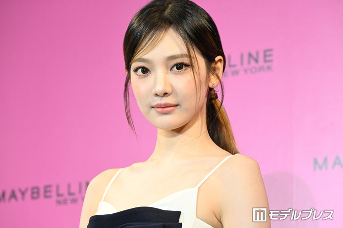 aespaニンニン、圧巻美脚輝くタイトミニワンピ姿に絶賛の声 ...