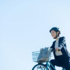 自転車の「ながらスマホ」で懲役刑も…11月から変わった「道路交通法」の罰則とは