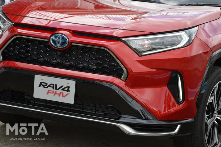 RAV4 PHVはオラオラ炸裂フェイス！ RAV4オーナーが羨むほどカッコいい