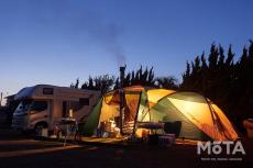 3密を避けて大自然の秋キャンプ！ テントの種類とおすすめアイテムをご紹介【キャンプに行こう！】
