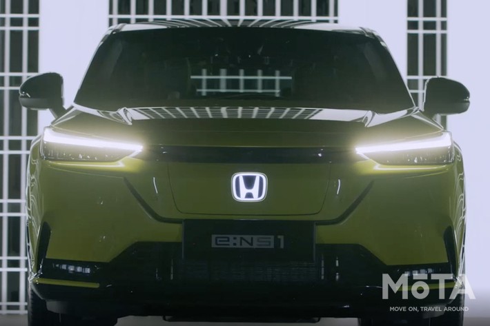 ホンダ 新型ヴェゼルベースの電気自動車を中国で発表！ 注目は縦型ナビやフル液晶メーターを採用した内装だ