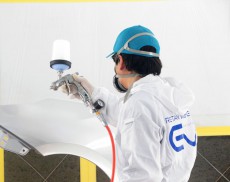 3月7日発表「自動車補修用『オール水性 有機則フリーシステム』」を用いた塗装を実演！【IAAE2018・関西ペイント販売】