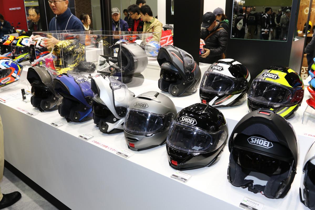 【SHOEI】話題のシステムヘルメット「NEOTEC Ⅱ」など新作続々【大阪モーターサイクルショー】