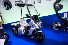 アディバの初モノは規格外の積載力を誇る３輪スクーター、しかも電動で超エコ！【東京モーターサイクルショー】