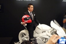 HUD搭載スマートヘルメットのコンセプト。ジャパンディスプレイが一般消費者向け商品の開発を発表
