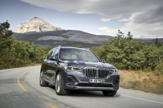 巨大なドイツ製ラグジュアリーSUV、BMW X7とメルセデス・ベンツGLSの2台をサイズと代表的エンジンで較べてみた