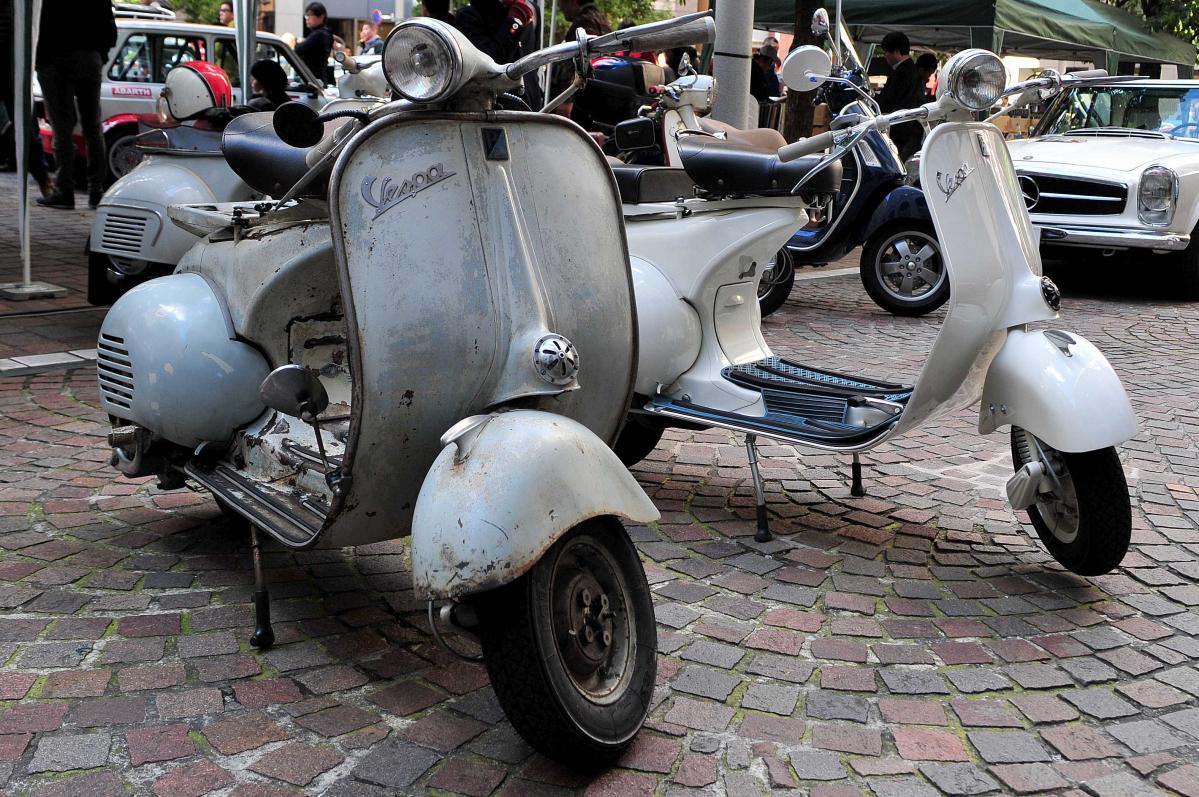 シーズン到来で値上げ？速い！希少！かっこいい！かわいい！セカンド車にも！低走行！Vespa 100 vintage ベスパ  鉄スクーター ピアジオ イタリア スモールベスパ ランブレッタ モッズ MODS くっきー 小峠  スーパーカブ トライアンフ おしゃれ バイク ピアジオ イタリアン  ラビット シルバーピジョン 英国  イングランド ドクターマーチン  冷やかしはやめてください！ ベスパ ライムブルー 1965年 Vespa Italy レトロ ブリキ製 ビンテージ