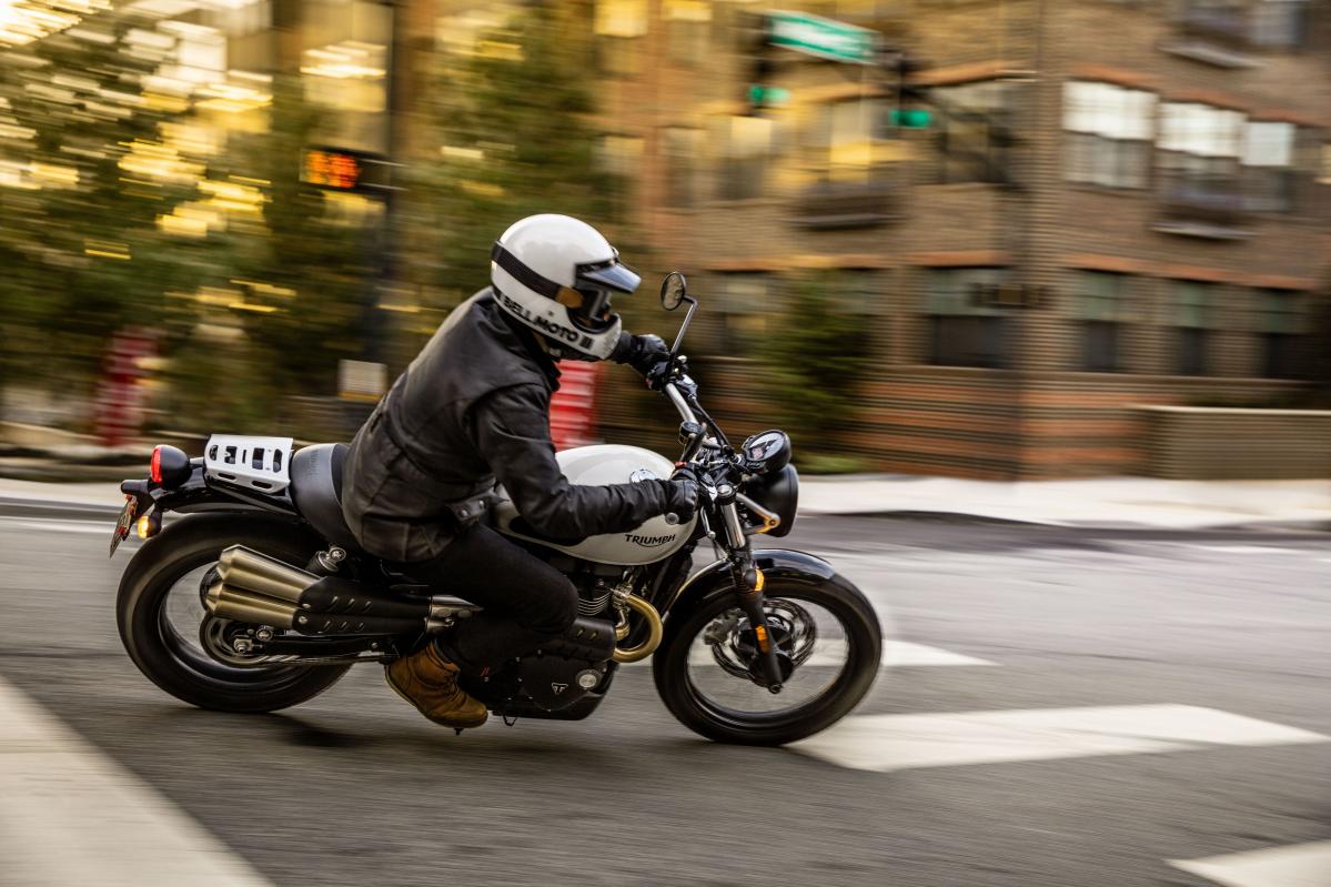 TRIUMPH トライアンフ ベンチシート ストリートスクランブラー 【公式