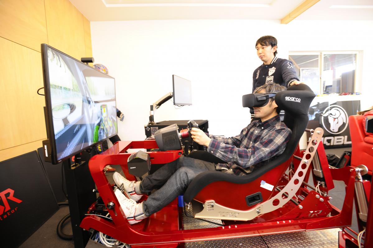 憧れのラグナセカ、VRシミュレーターでマツダ・ロードスターを走らせた