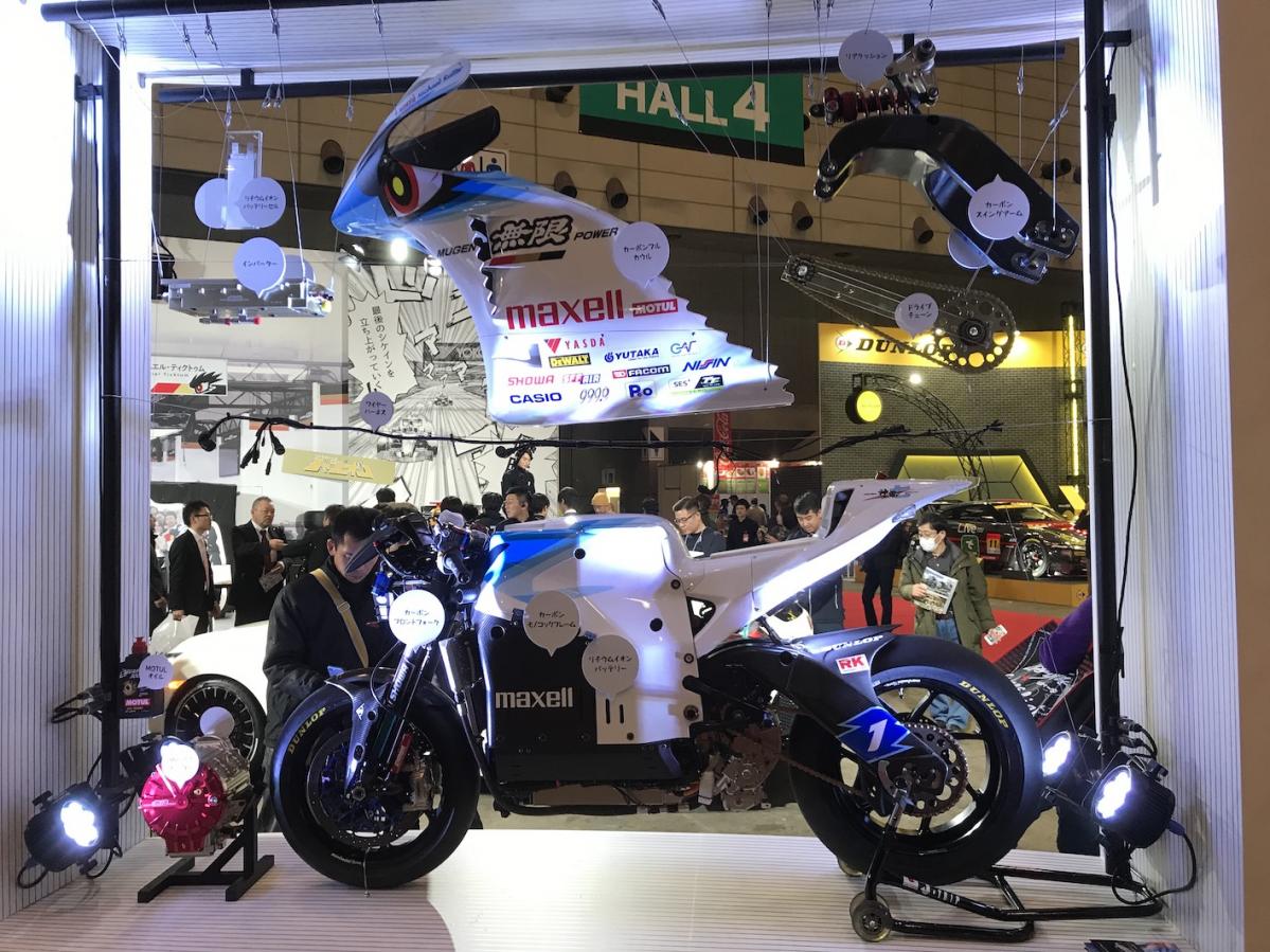 【TAS2019ブース探訪（無限編）】無限ブースにはストリップ状態の電動レースバイク「神電七」が！