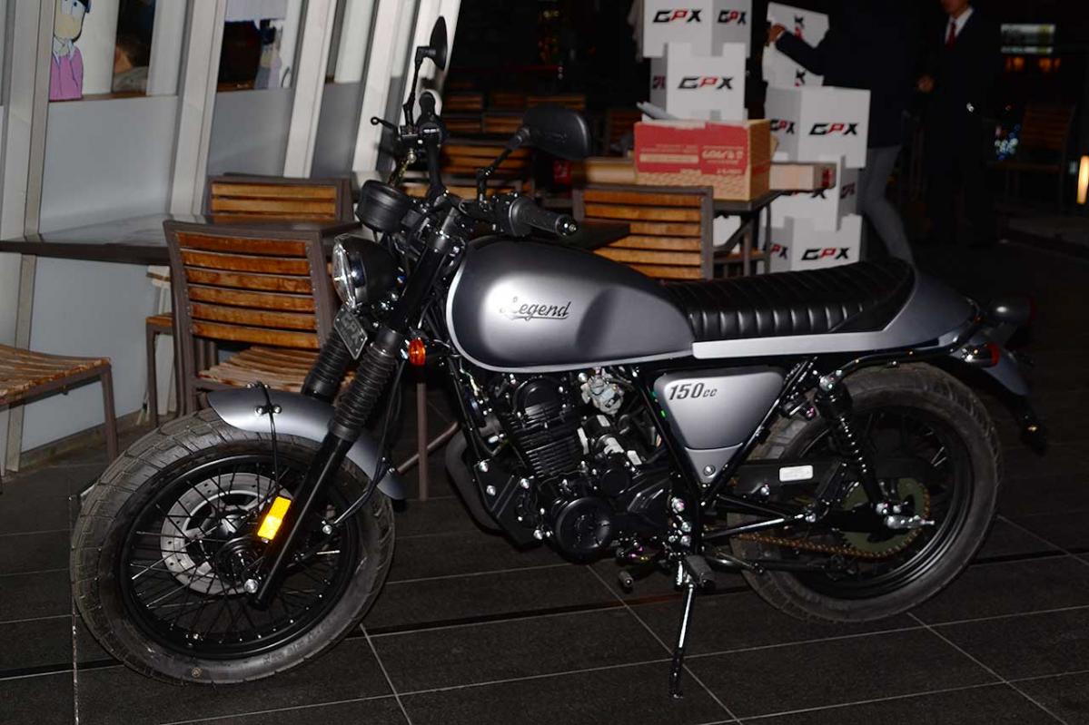 街乗り、ツーリング、カスタムに。レジェンド150Sは全方位イケる