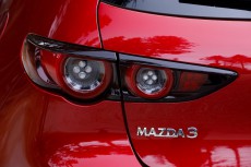 新型Mazda3の24V M-Hybid（マイルドハイブリッド）の燃費はどうなの？従来のSKYACTIV-G2.0と比べて燃費は向上したか？