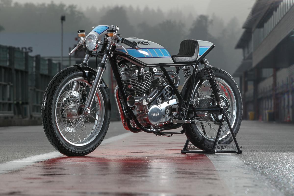 当時物 CIBIE 凸レンズ 180φ sr400 カフェレーサー ロッカーズ カフェレーサーってそもそも何？ 超絶にカッコイイけれど意味わからず