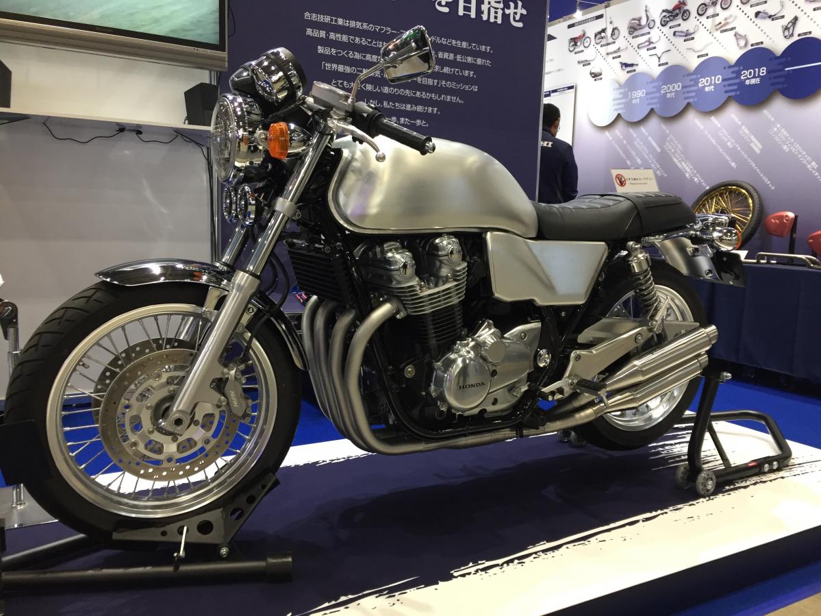 東京モーターサイクルショー会場で見かけたCB1100EXがあまりにも美しくて。【アルミの深絞り＆美しい溶接ビード】