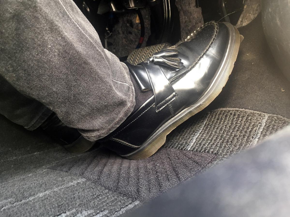 ペダル踏み間違いを考察する アクセルペダルとブレーキペダルは 脚 ではなく 足 で操作する 記事詳細 Infoseekニュース