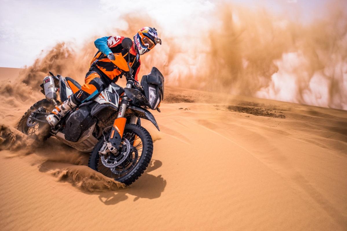 【KTM】新型 790ADVENTURE で山へ、砂漠へ。「デビューフェア」を開催