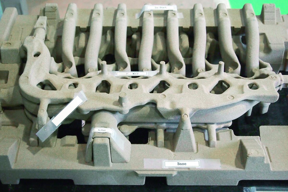スカイアクティブエンジンは、精密砂型を使い1分で鋳造する：マツダ流シリンダーヘッド製造術