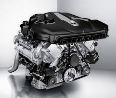 BMW M のフラッグシップ新型M8が積むV8ツインターボエンジン、625psのS63B44型