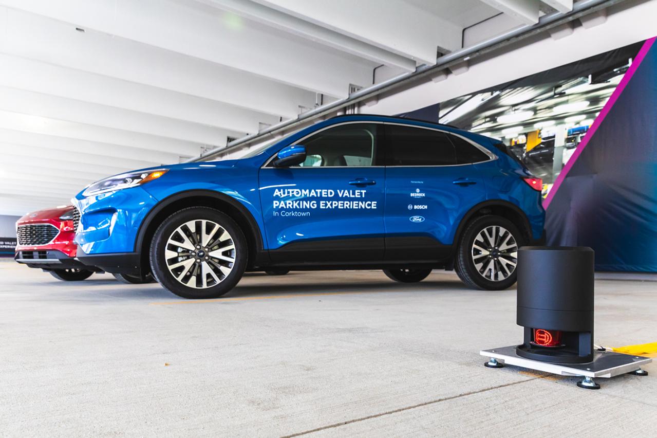 フォード、ベッドロック、ボッシュ：駐車を容易にする高度自動運転車両技術のデモンストレーションをデトロイトで開始