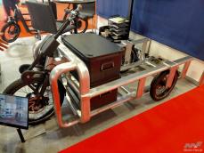 ラストワンマイル”で活躍中の特定小型原付＆電動アシスト自転車｜運転