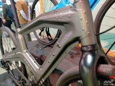 米国製の軽合金素材で製造された自転車の基礎部 廃材のアルミホイールを100％リサイクル！ 新技術で自転車用フレームを