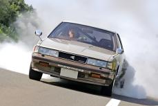 シャコタンブギ世代”歓喜」初代ソアラが当時仕様のまま500馬力の最新車