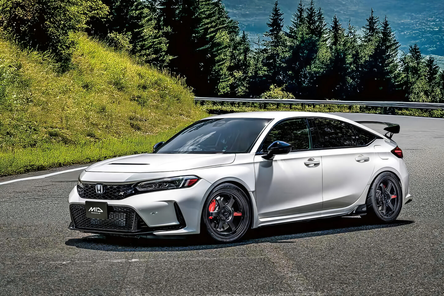 5本か、6本か」その答えがここにある」MIDレーシングR06＆TR50、王道