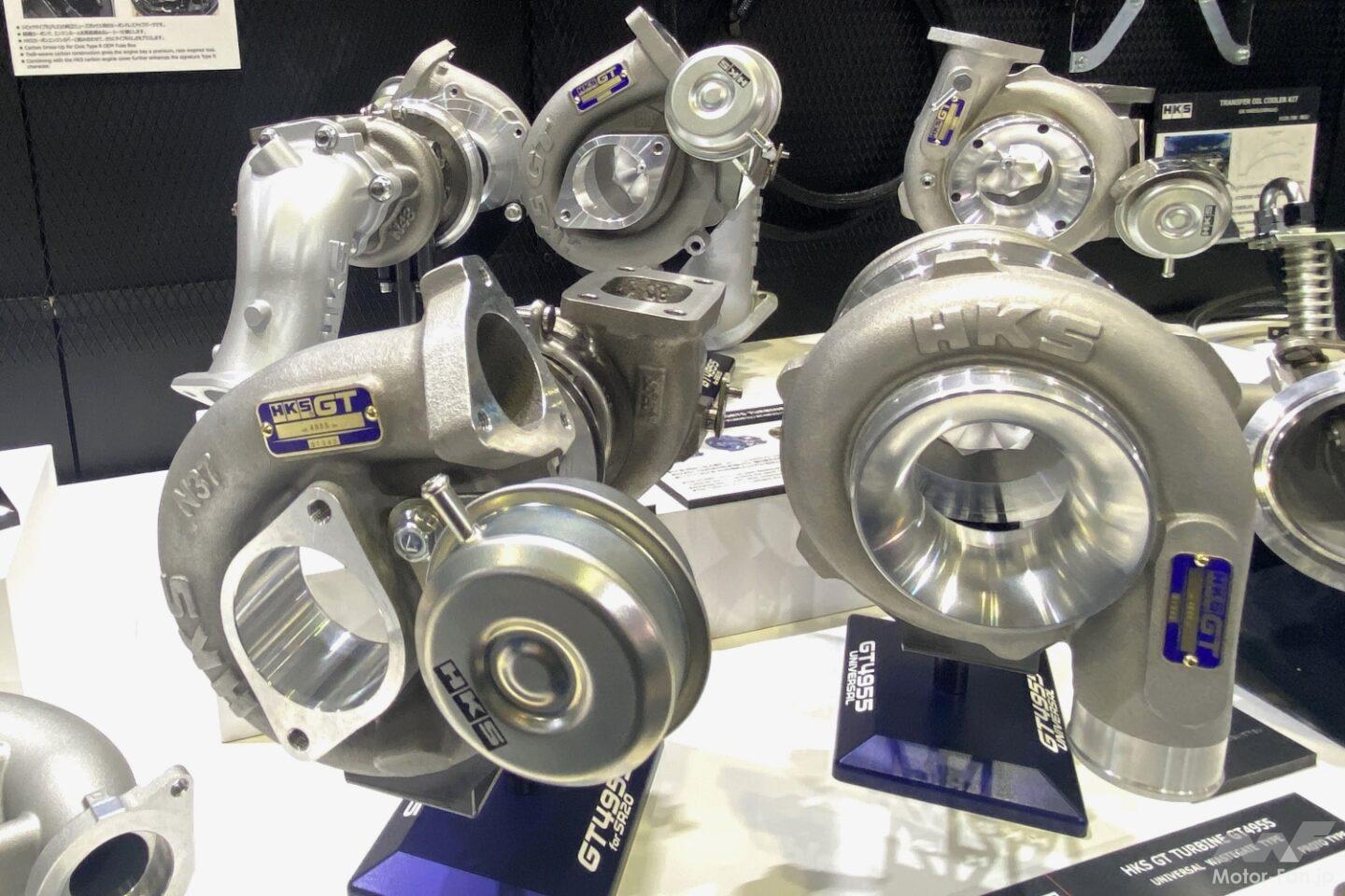 渦巻（タービン）を見るとなぜかワクワクする♪「HKS」ブースには3台の 