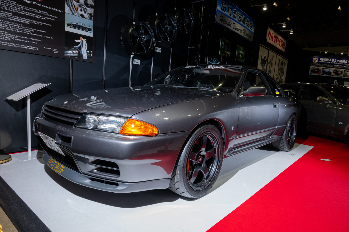 R32純正オマージュ18インチが2社から登場!?」細部の違いを検証！【東京