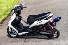 前後サスペンションやブレーキ系統、エンジンまでフルチューンされた街
