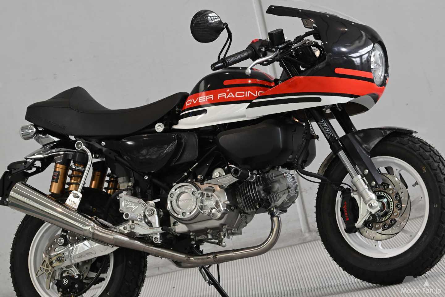 モンキー125に叩き出しカウル×2本出しマフラー!?OVER RACINGのカフェ モンキー125に叩き出しカウル×2本出しマフラー!?OVER RACINGのカフェ