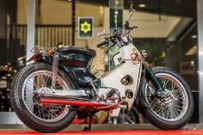 純正ルックの鍵はレッグシールド！太足で魅せるスーパーカブ50のプチ