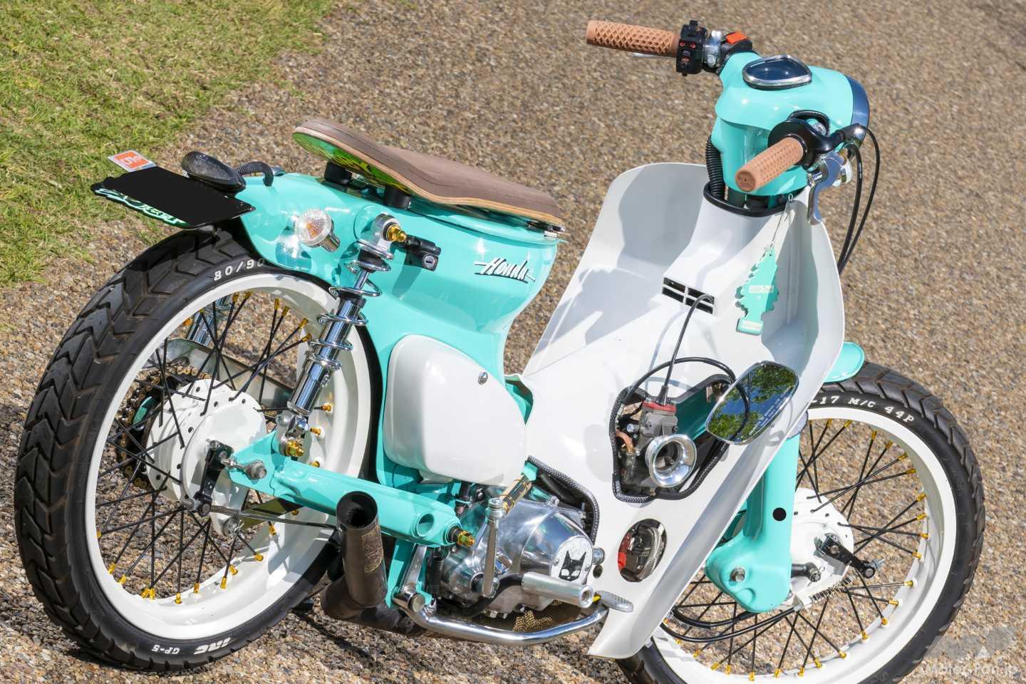 カブのハンドルを絞る!?」一見ヤンチャだけど、スケボーシートなどで カブのハンドルを絞る!?」一見ヤンチャだけど、スケボーシートなどで