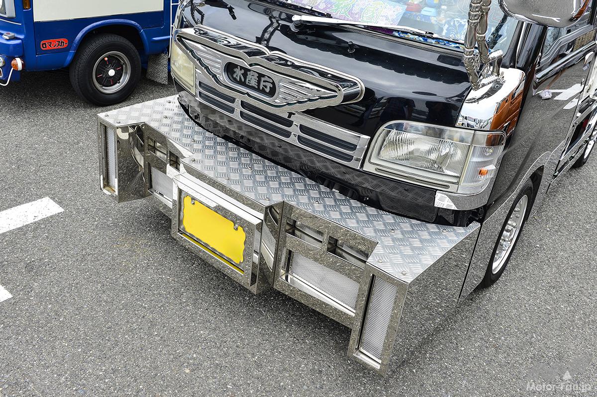 軽トラ　キャデラックバンパー　デコトラ 軽トラカスタム】「完成度が高すぎる本気仕様の“デコトラ”」は畳で車