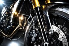 なぜ高級バイクのフロントフォークは黒い？ 「DLCコーティング」の意味