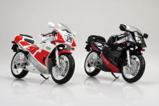 後方排気のTZR。完全新金型で制作のアオシマ1/12スケール｜ヤマハ