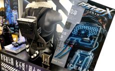 コレってバイク用エアコン？ 世界初公開！ R134aガス使用のエアコン型