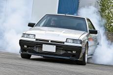 よみがえる“鉄仮面”伝説」当時仕様のDR30スカイラインが放つ400馬力の